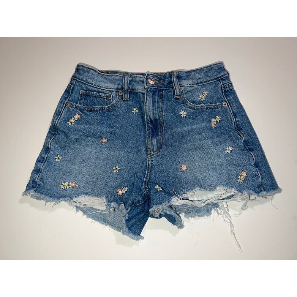 American Eagle outfitters women’s distressed mom jeans shorts